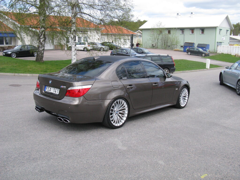 BMW M5 E60 (БМВ М5 E60), 5.0 АМТ